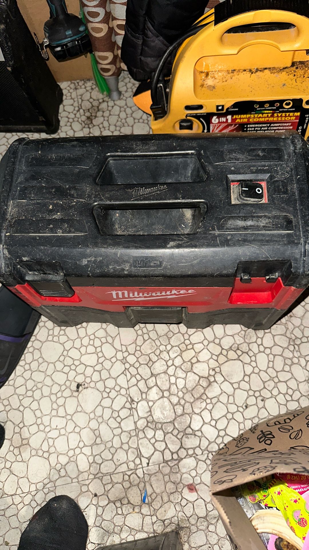 Milwaukee Shop Vac With Battery 