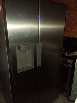 BRAND NEW HIGH END STAINLESS STEEL SIDE BY SIDE REFRIGERATOR 