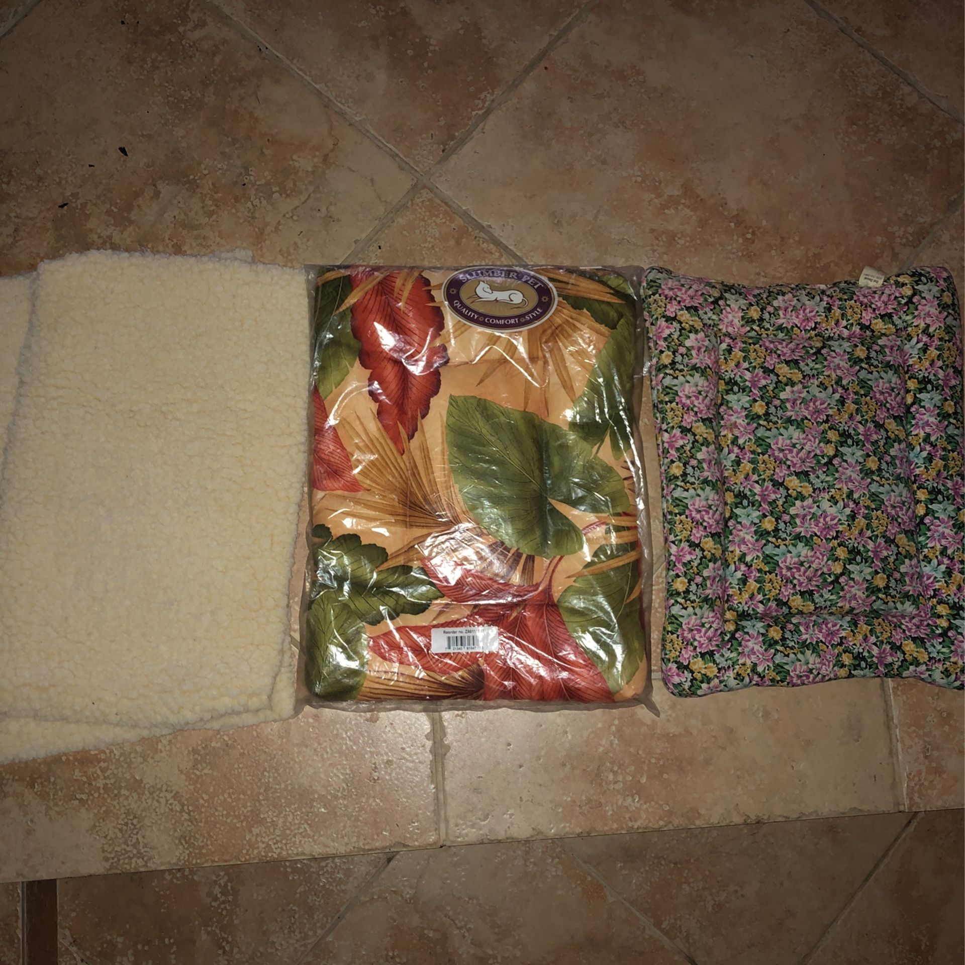 Dog Bed/Comforters For Kennel