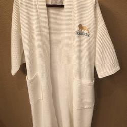 MGM Grand Hotel Casino Vegas brand new never worn OSFA waffle spa pool shower robe beautiful !