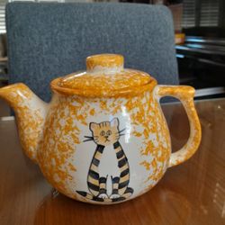 Molly Dallas Pottery Yellow Spatterware/Spongeware Teapot With Hand Painted Cat