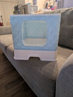 Enclosed litter box