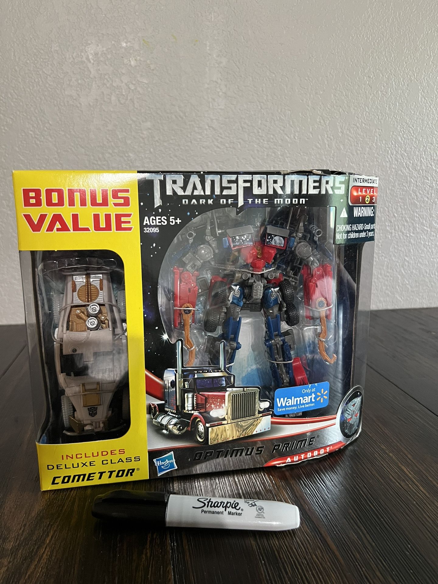 NEW Transformers DOTM Dark of the Moon Mechtech Optimus Prime Figure Voyager Class Walmart Exclusive