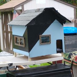 Outdoor Cat House 