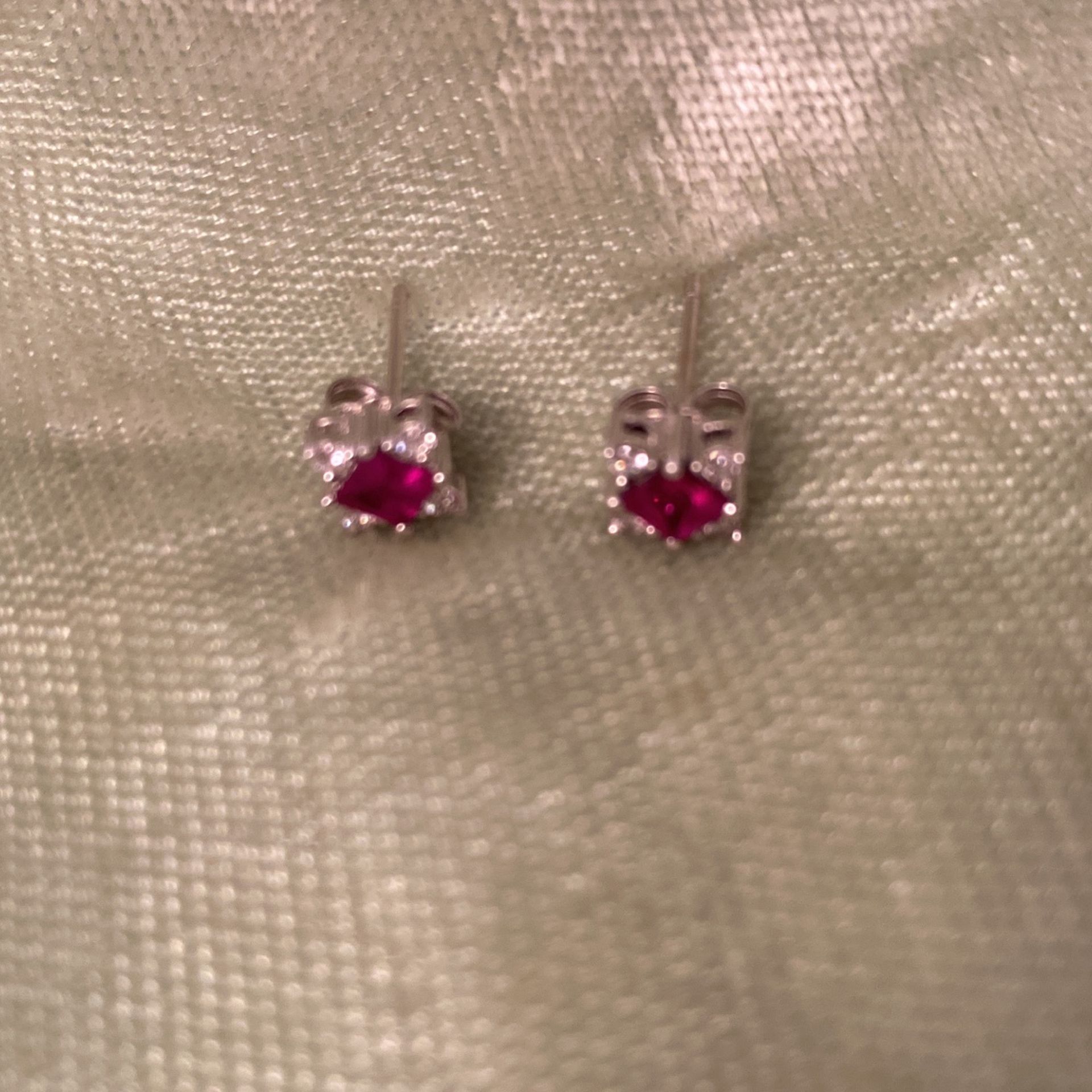 Ruby, Earrings In sterling with four diamonds