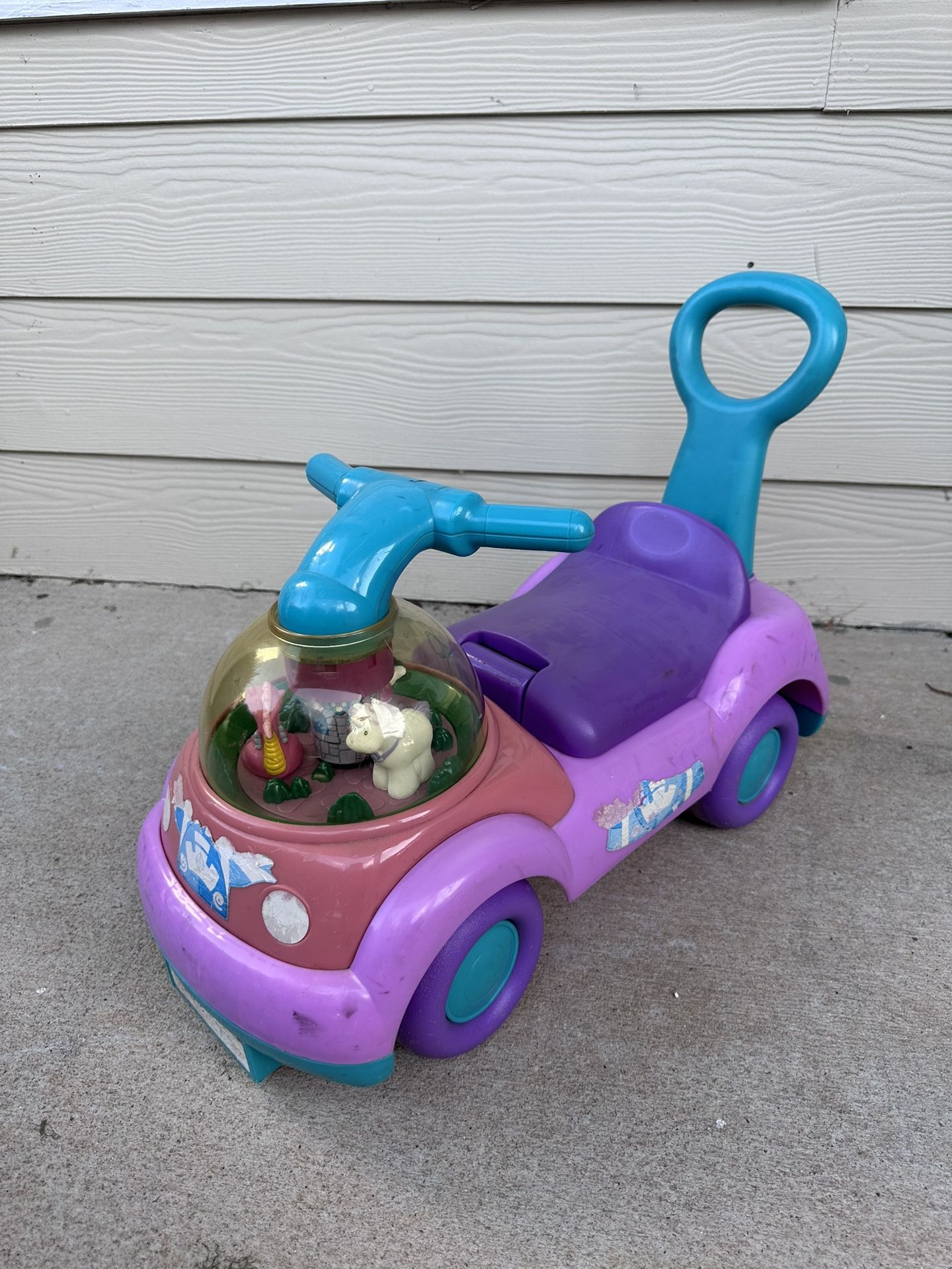 Fisher Price - Kids ride on toy