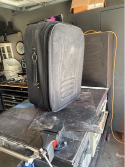 Small luggage carrier