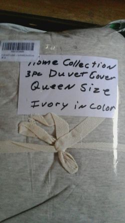 Home Collection 3 pc Duvet Cover Set Queen size Ivory in color