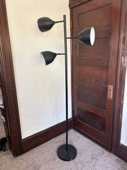 Modern 3-Light Adjustable Floor Lamp – Matte Black