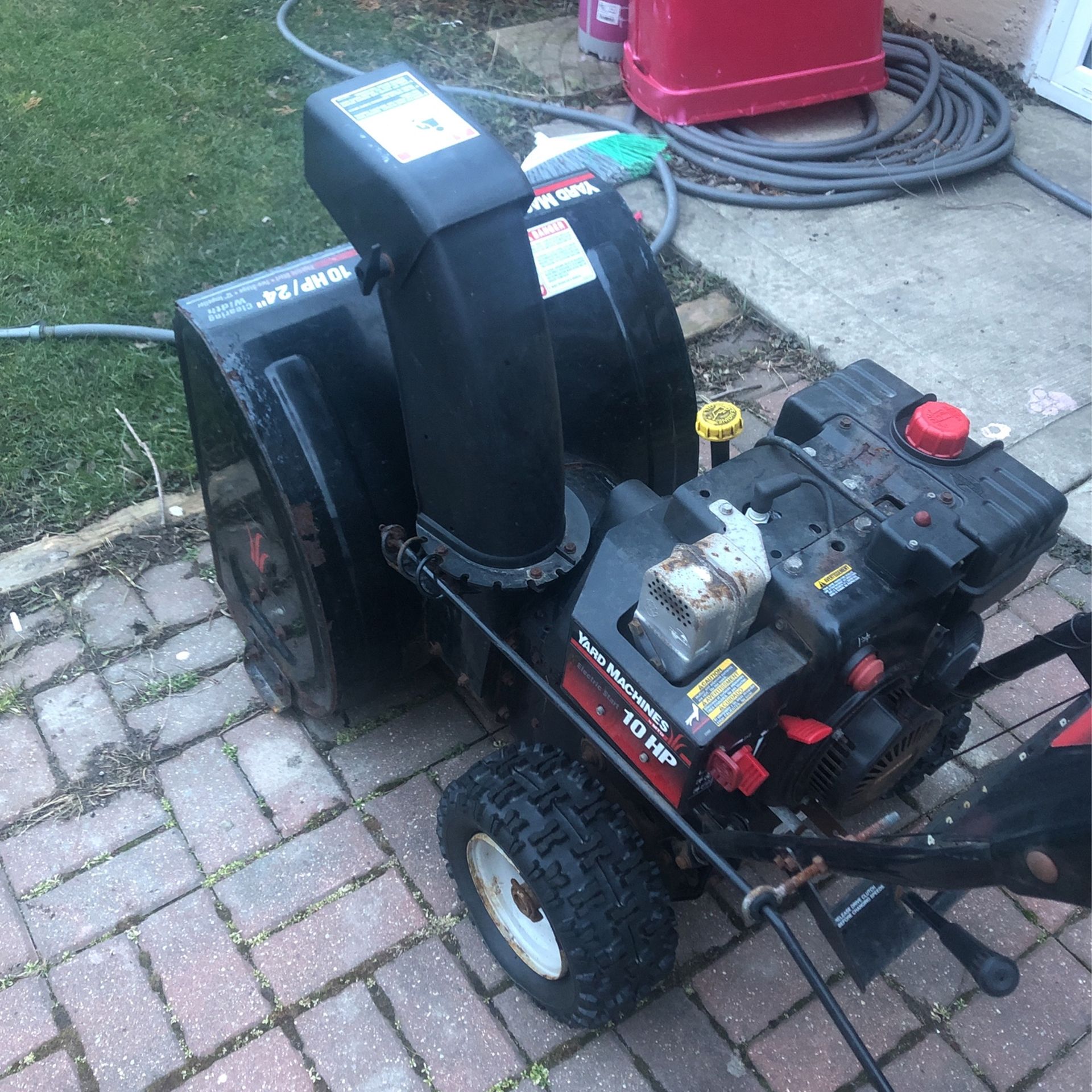 Snow Blower 24” Yard Machines 10HP