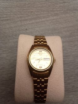 Seiko 5 automatic gold tone woman's ⌚