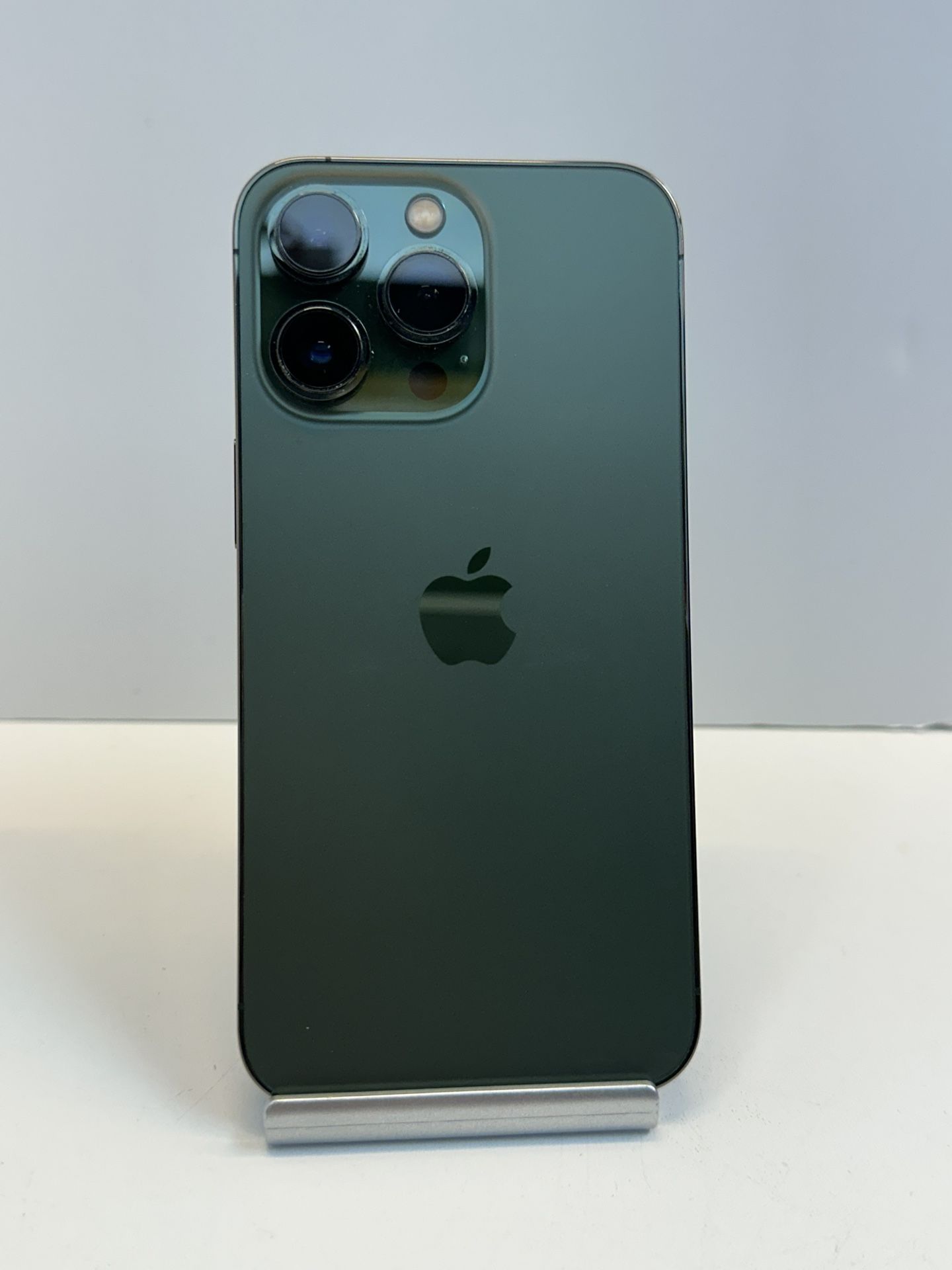 Apple iPhone 13 PRO 128gb. ( Fully Unlocked )