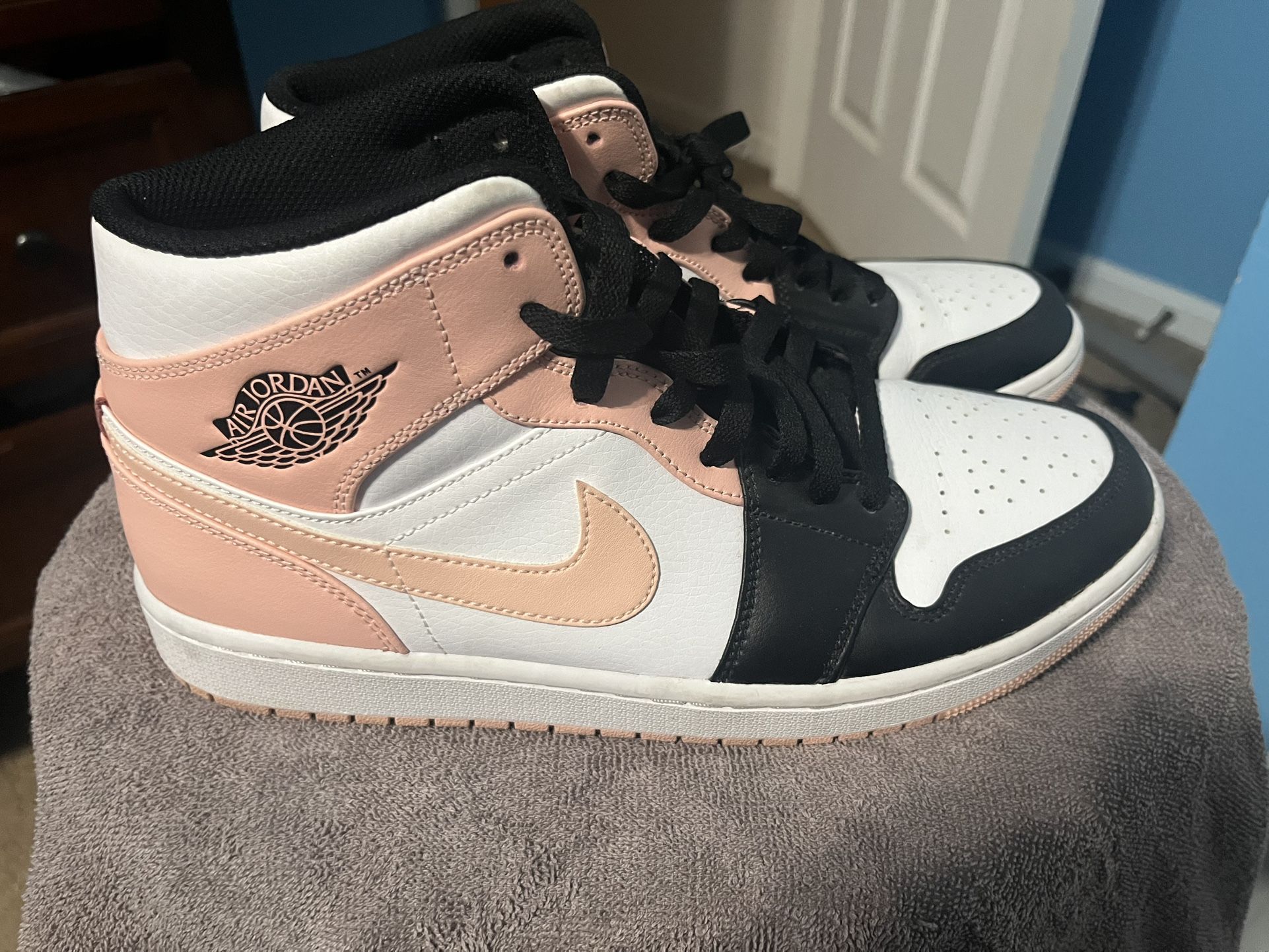 Jordan 1, Arctic Orange Black Toe
