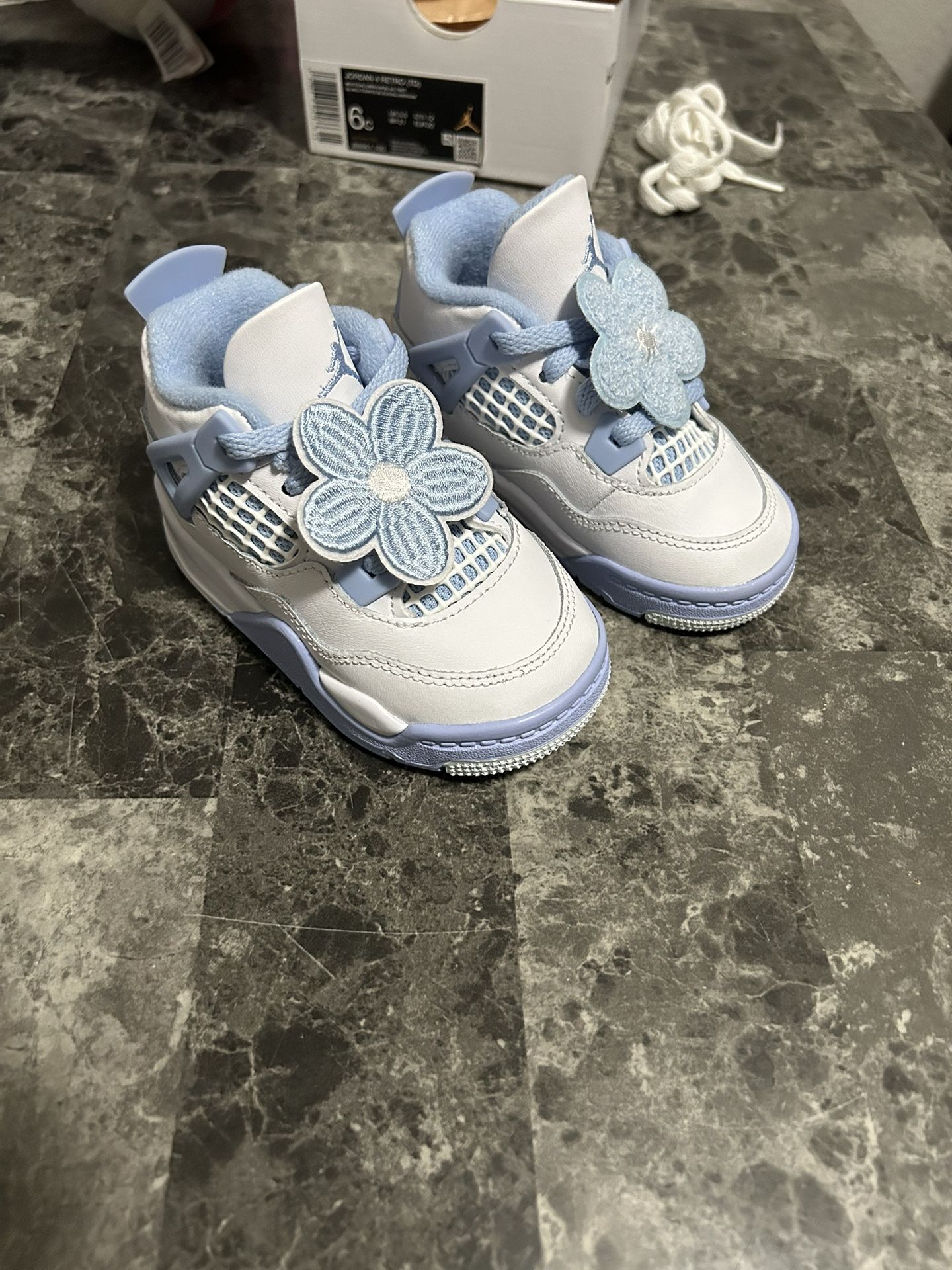 Retro Jordan 4 .. Size 6c