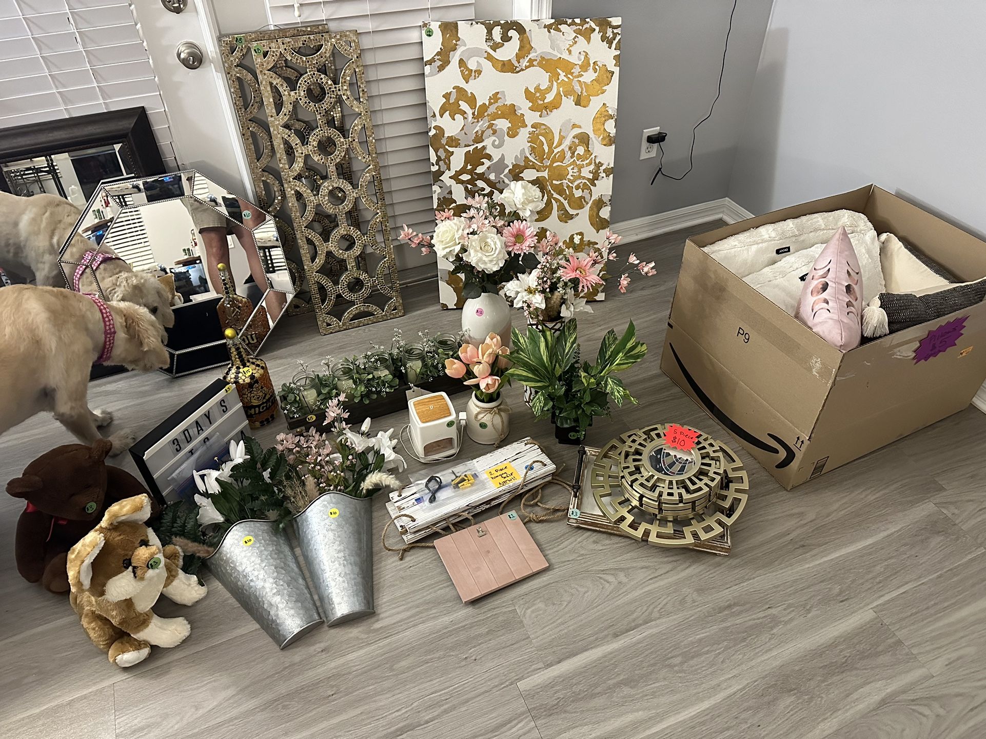 Garage Sale / Moving Sale / Yard Sale