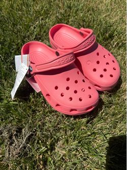 Brand New Coral Crocs Men’s 6 Women’s 8