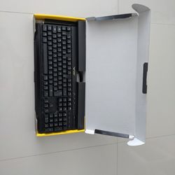 Corsair K70 Keyboard Gaming - UK Layout. MX Blue Switches.