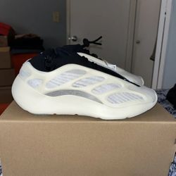adidas Yeezy 700 V3 Azael Size: US M 10.5