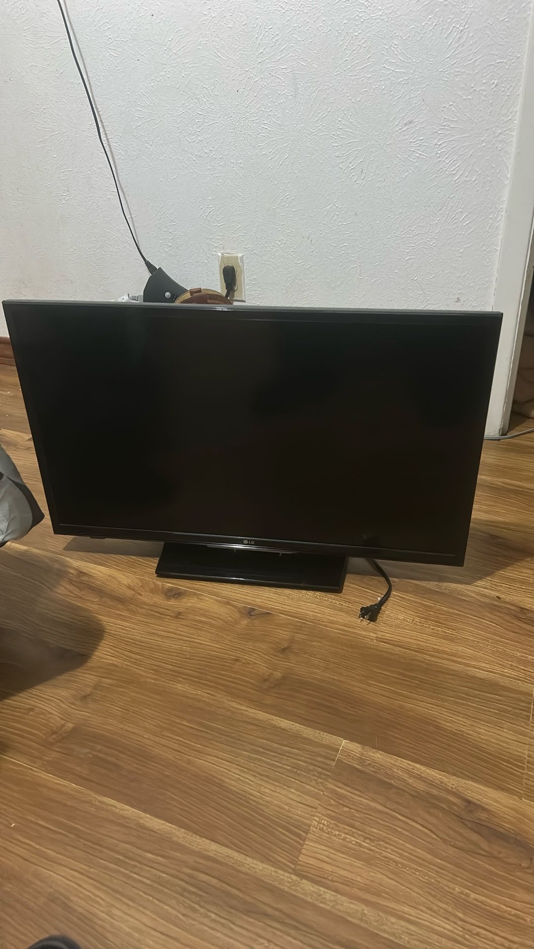 32 Inch LG Tv