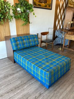 Vintage Bed / Twin Bed / Storage Headboard!