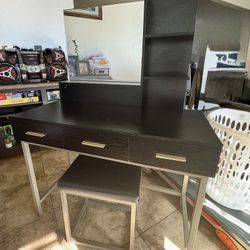 Black Vanity With Mirror And Gold Medal With Seat
