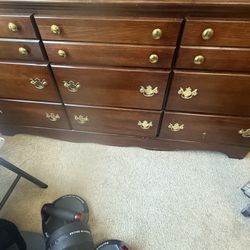 Wood bedroom Set - 4 Piece Set - (Price negotiable)