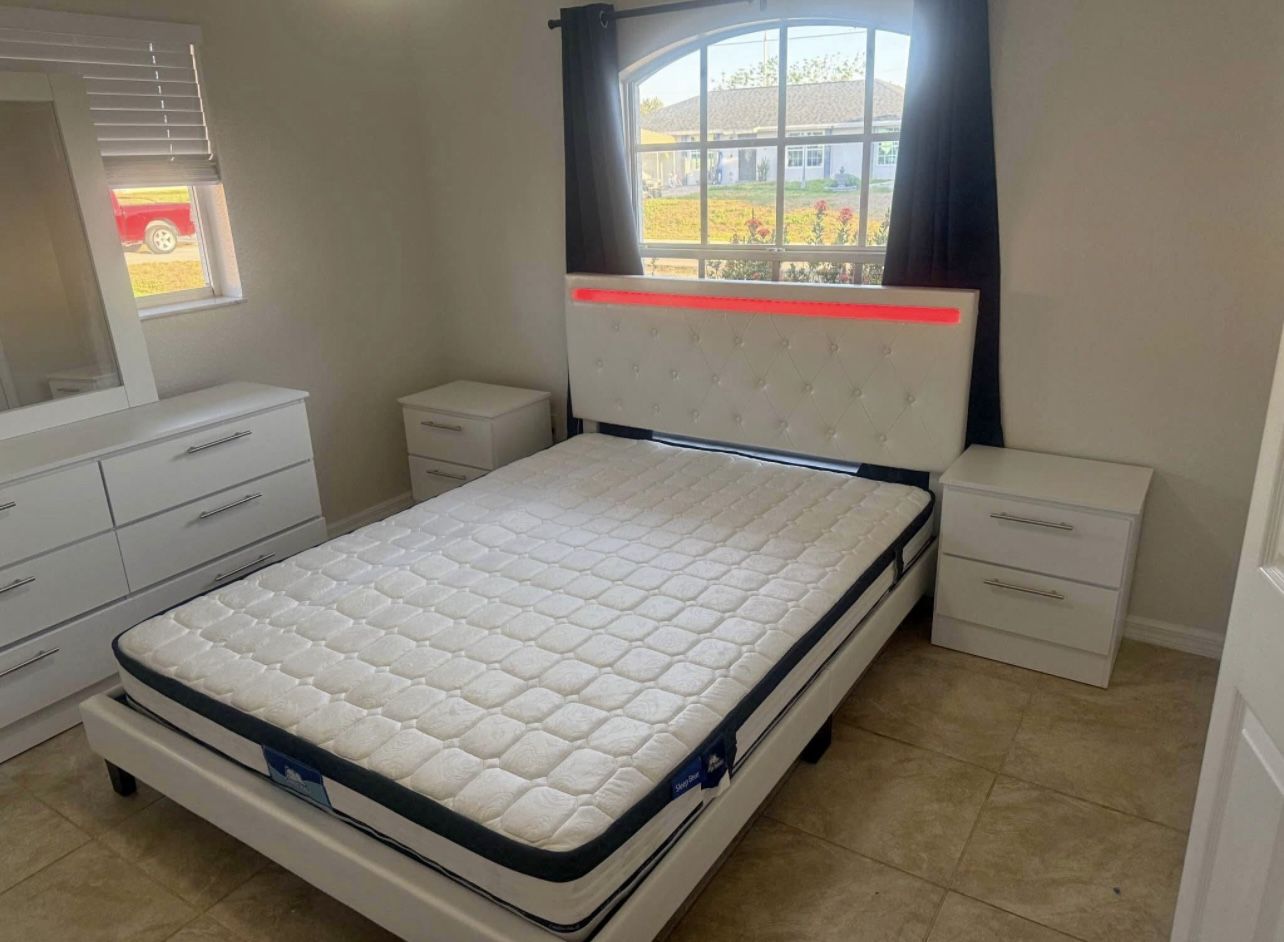 Bedroom Set Whit Led Light - Juego De Cuarto Con Luz Led