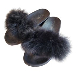 Fashion Nova Size 7 Fluffy Sandals