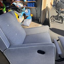 Luxurious Nursery Glider Recliner – The Ultimate Comfort Chair for new parents