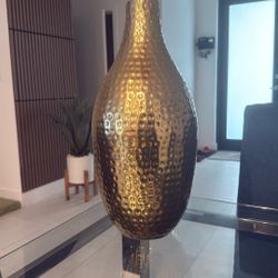 Jarrón Decorativo Dorado con Textura Martillada - Estilo Moderno Kendall Area(Hammocks ) 