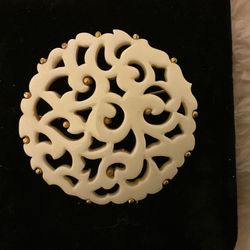 Vintage Goldtone/ Off White  Brooch(Monet )