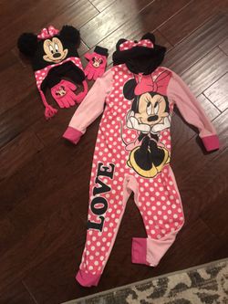 Minnnie Mouse Jammies/Hat & Gloves.