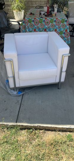leather club chairs