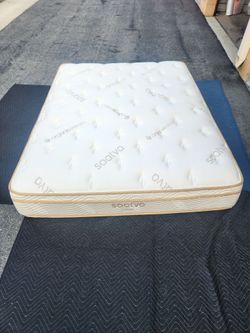 Queen Mattress Saatva  Classic 11.5 Plush