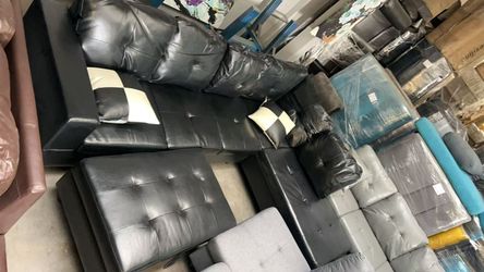 BRAND NEW SECTIONAL COUCH WITH STORAGE OTTOMAN