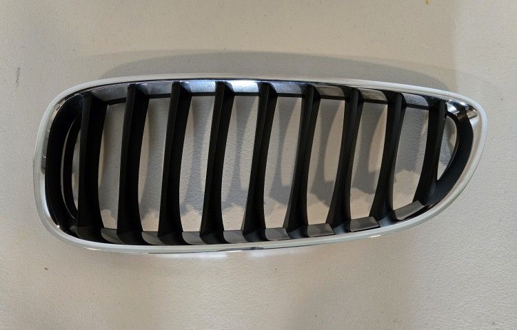 2009-2016 BMW Z4 - LEFT Bumper Grille (contact info removed)