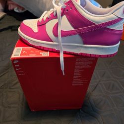 Nike Womens 8.5, 7y Dunk Low GS
