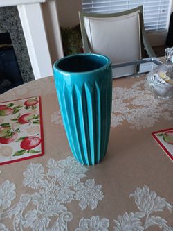 BRAND NEW WITH TAG - BEAUTIFUL VASE 12"×5"3/8 ,COLOR -TURCOIL.CAN DELIVER IF YOU ARE IN MY NEGHBARHOOD