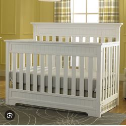 Fisher price lakeland convertible  crib