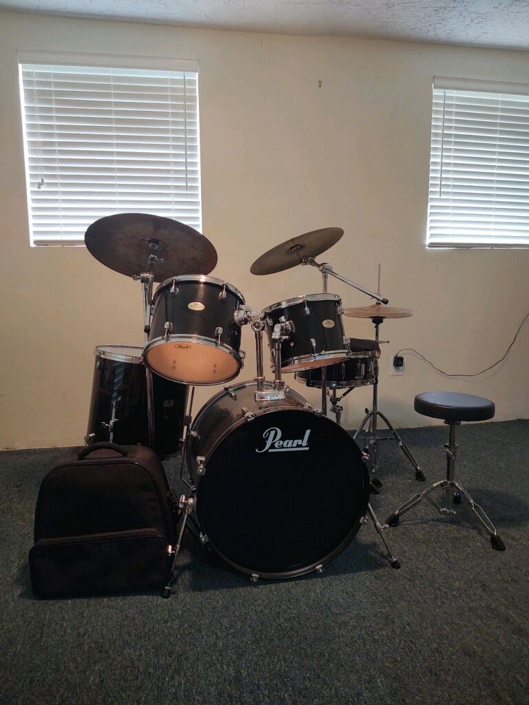 Pearl Forum Series Drum Kit Black