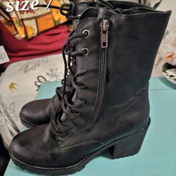 Women's Size 7 Boots 
