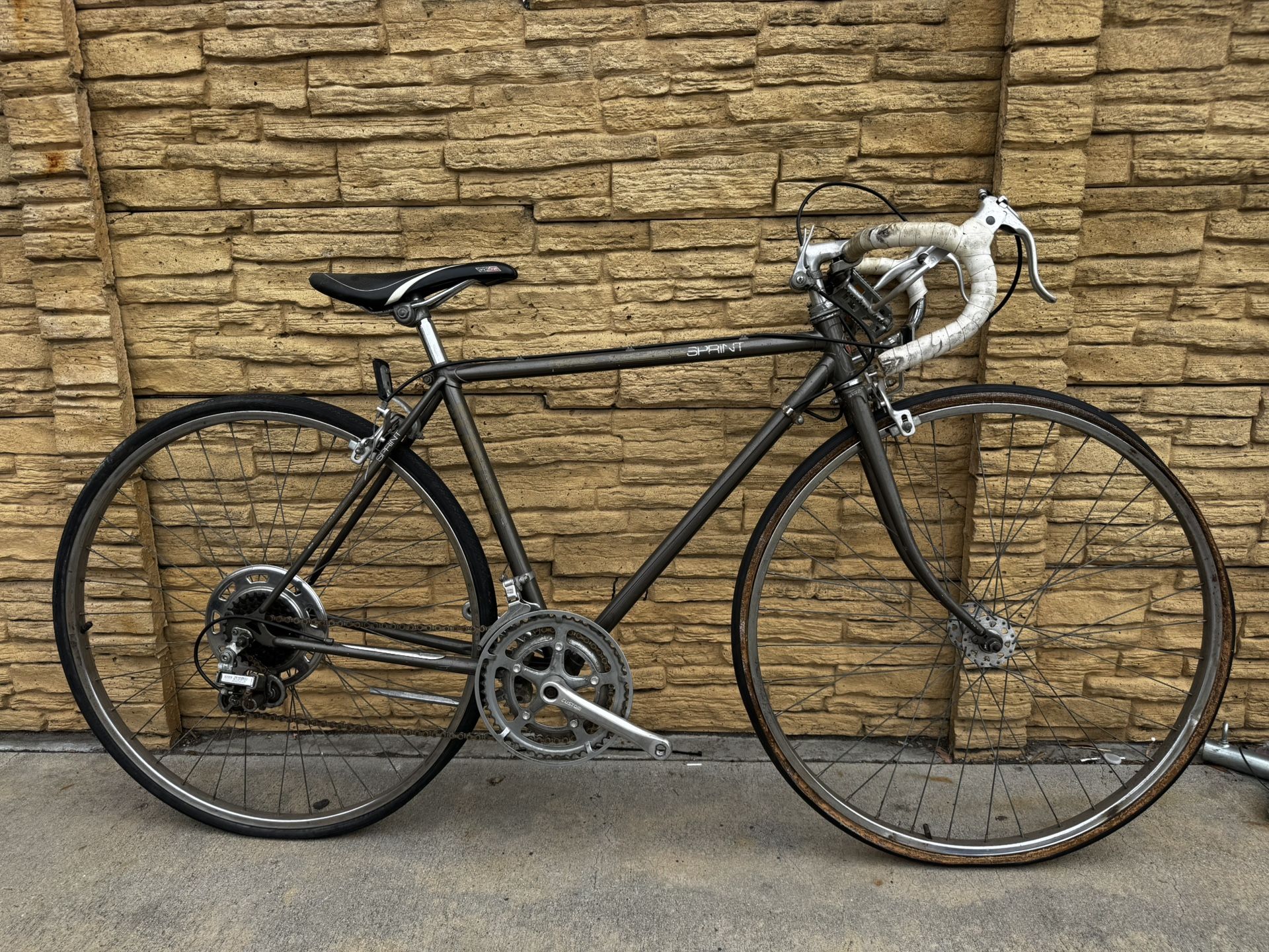 48cm Schwinn Sprint Road Bike
