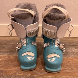 Kids Ski Boots - Nordica 16.5