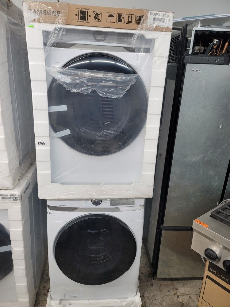 New Samsung 4.5cu Ft Front Load Washer And Stackable Electric 220volt Dryer Set