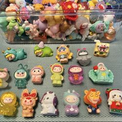 3D key chains pop mart disney and san rio  we also have alot to choose from big veriaty of things 3 Dollars Each Or 2 for 5