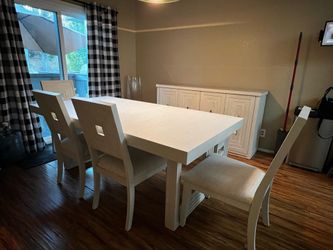 Dining Room Set + Buffet | Excellent Condition | Table, 4 Chairs & Bench