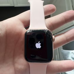 Apple Watch Series 4 – 40mm (Rose Gold / Pink)