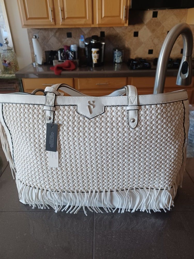 VERA WANG NEW WHITE HANDBAG 15.00