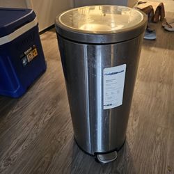 Kitchen Trash Can, 7.9 Gallon Stainless Steel Round Step Garbage Bin with Soft Close Lid,