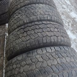 4 tires 265/65/17 Vredestein Pinza AT
